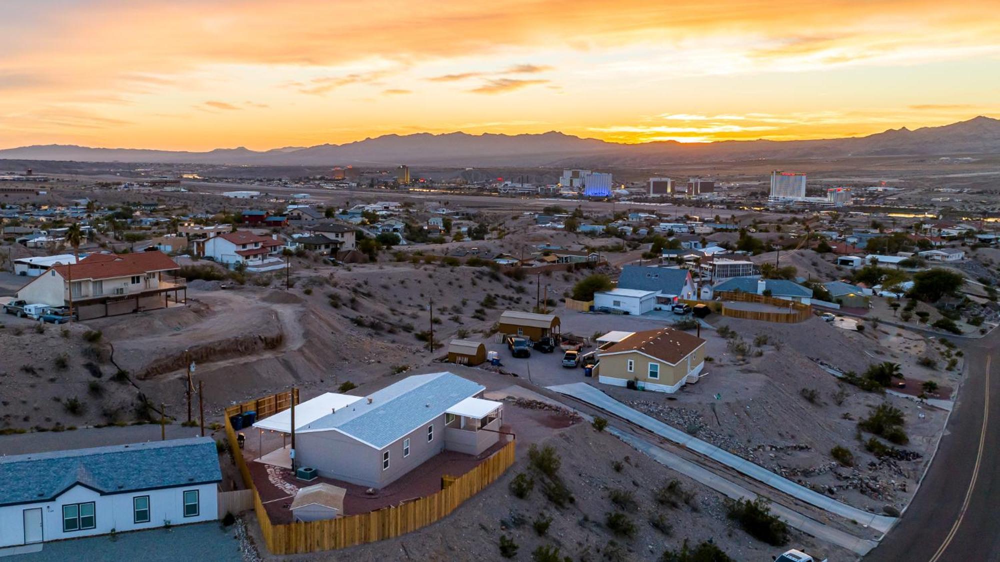 Magnificent & Tranquil Home, Mountain Views , 8 Mins To Casinos & River, Fire Pit, Bbq Bullhead City Esterno foto