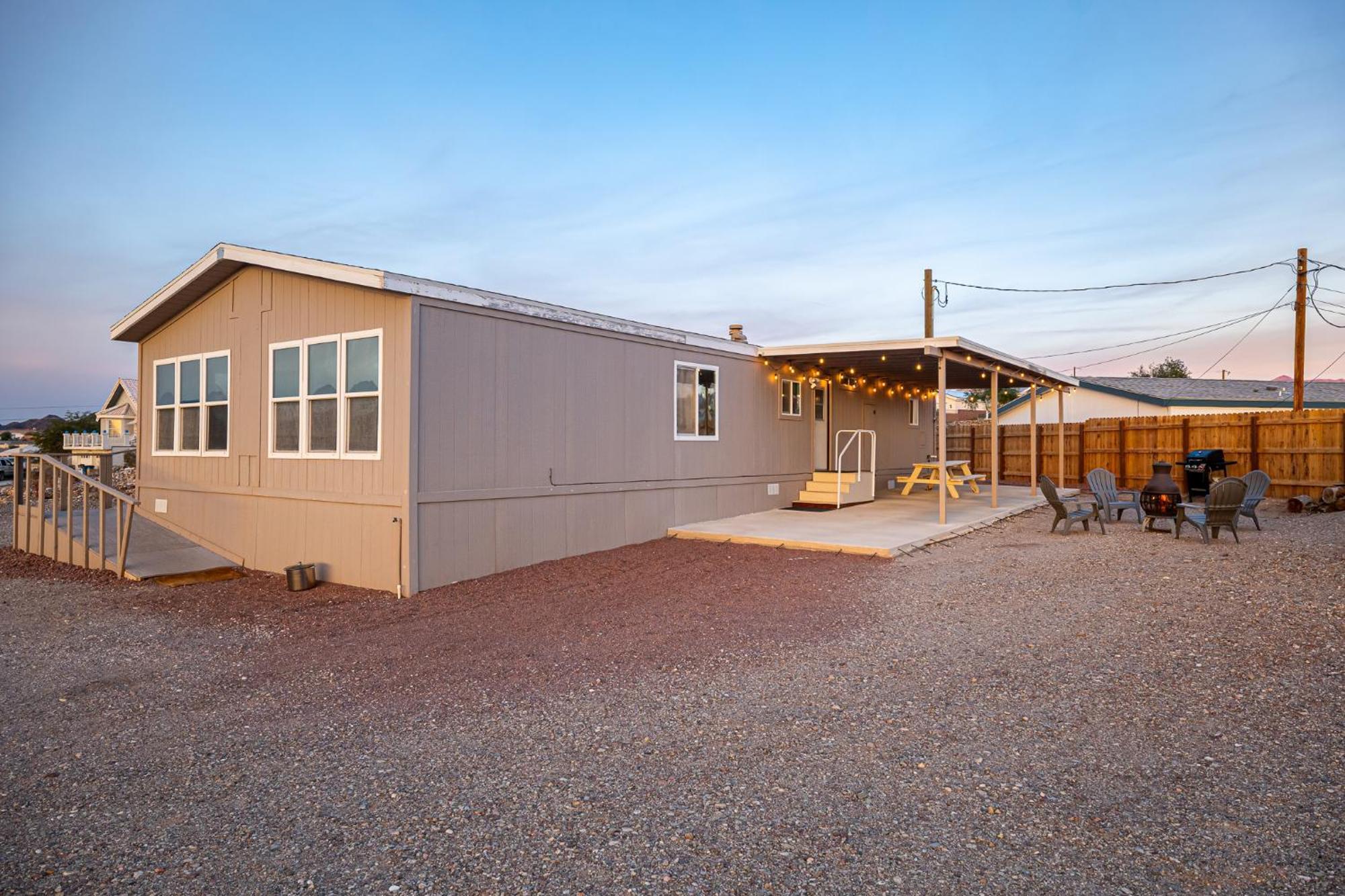 Magnificent & Tranquil Home, Mountain Views , 8 Mins To Casinos & River, Fire Pit, Bbq Bullhead City Esterno foto