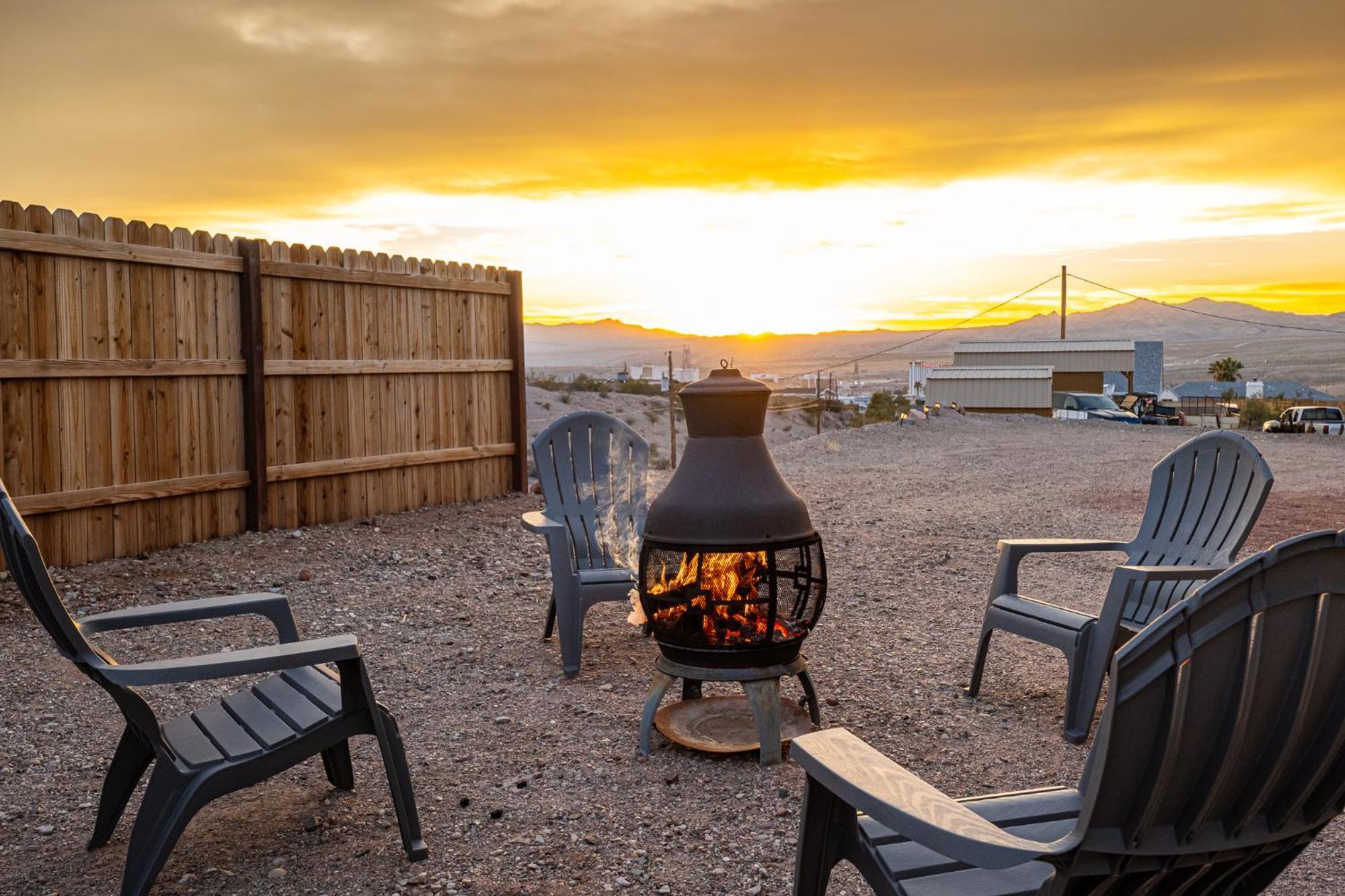 Magnificent & Tranquil Home, Mountain Views , 8 Mins To Casinos & River, Fire Pit, Bbq Bullhead City Esterno foto