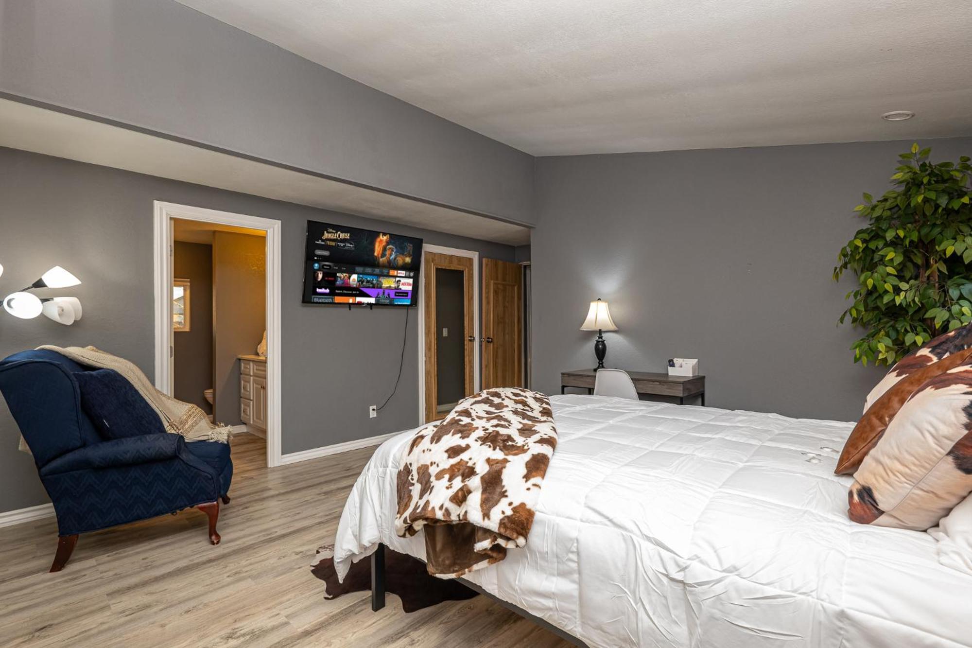 Magnificent & Tranquil Home, Mountain Views , 8 Mins To Casinos & River, Fire Pit, Bbq Bullhead City Esterno foto