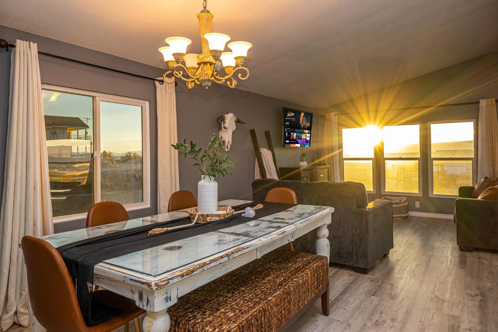 Magnificent & Tranquil Home, Mountain Views , 8 Mins To Casinos & River, Fire Pit, Bbq Bullhead City Esterno foto